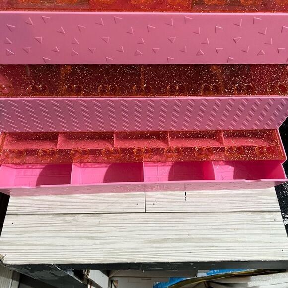 LOL Suprise Doll Stand - Picture 4 of 6